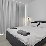 Sea Side Apartment One Step To The Beach-By Amdar Holiday Apartments